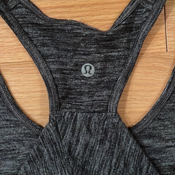 Women’s Lululemon Grey Tank Top Size 2 - Picture 4 of 5